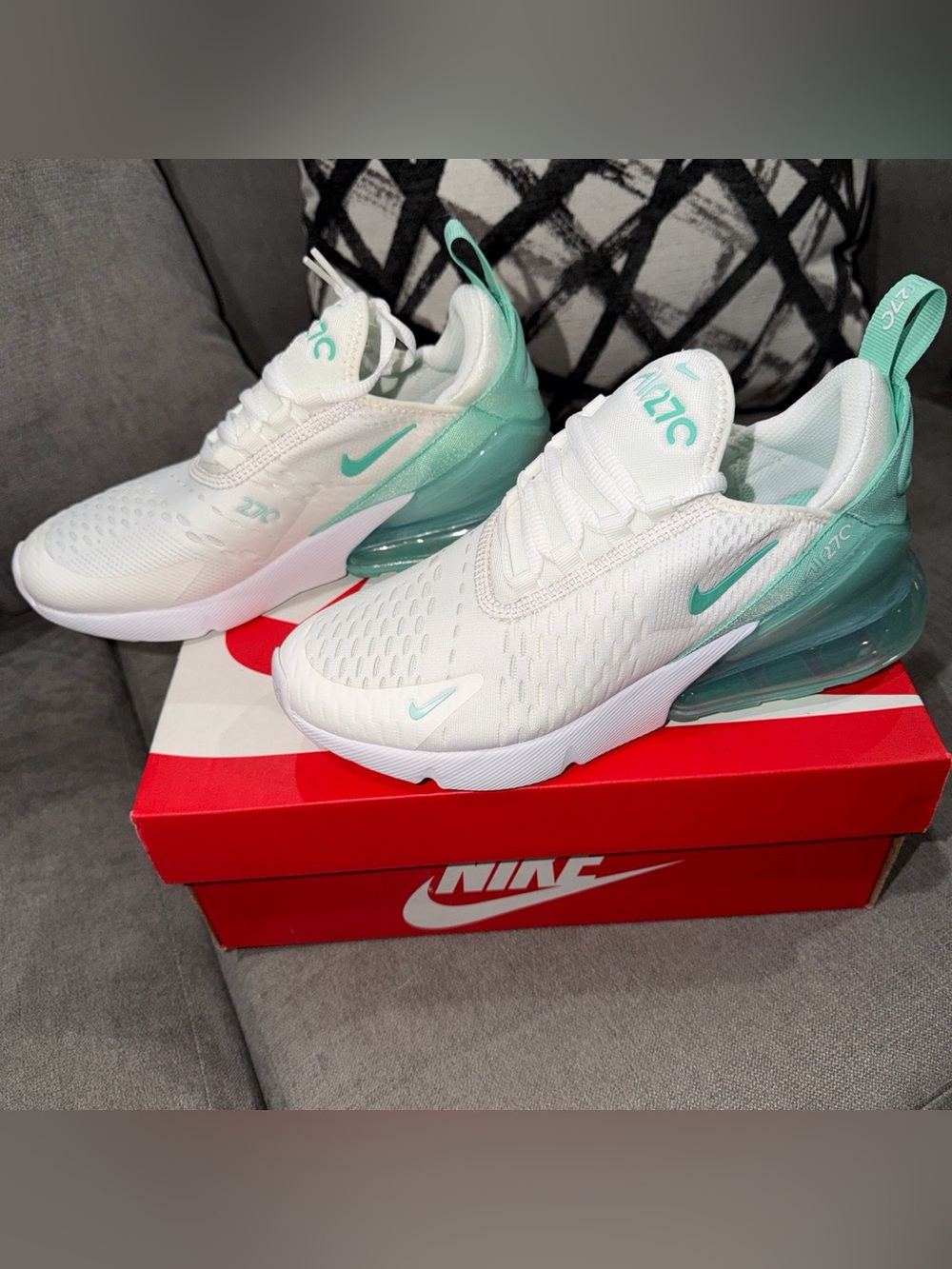 Nike Air Max 270 GS Sneakers SUMMIT WHITE/EMERALD RISE Size 5Y